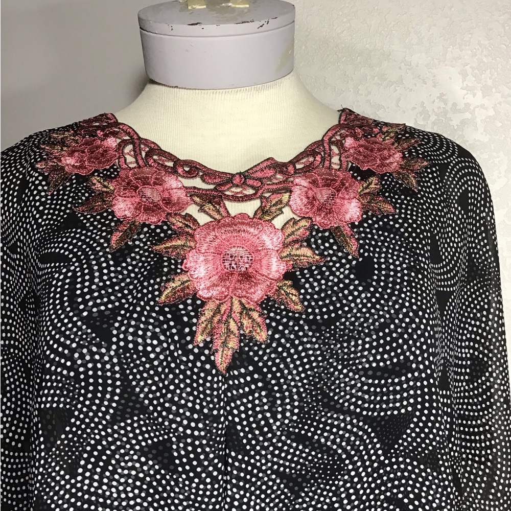 ADELE & MAY BLOUSE WOMEN Sz  M W/Poncho Cover Floral Embroidered Around The Nec - Picture 4 of 13